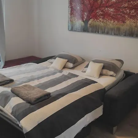 Apartamento Cosy Flat In A Quiet Location With Free Parking